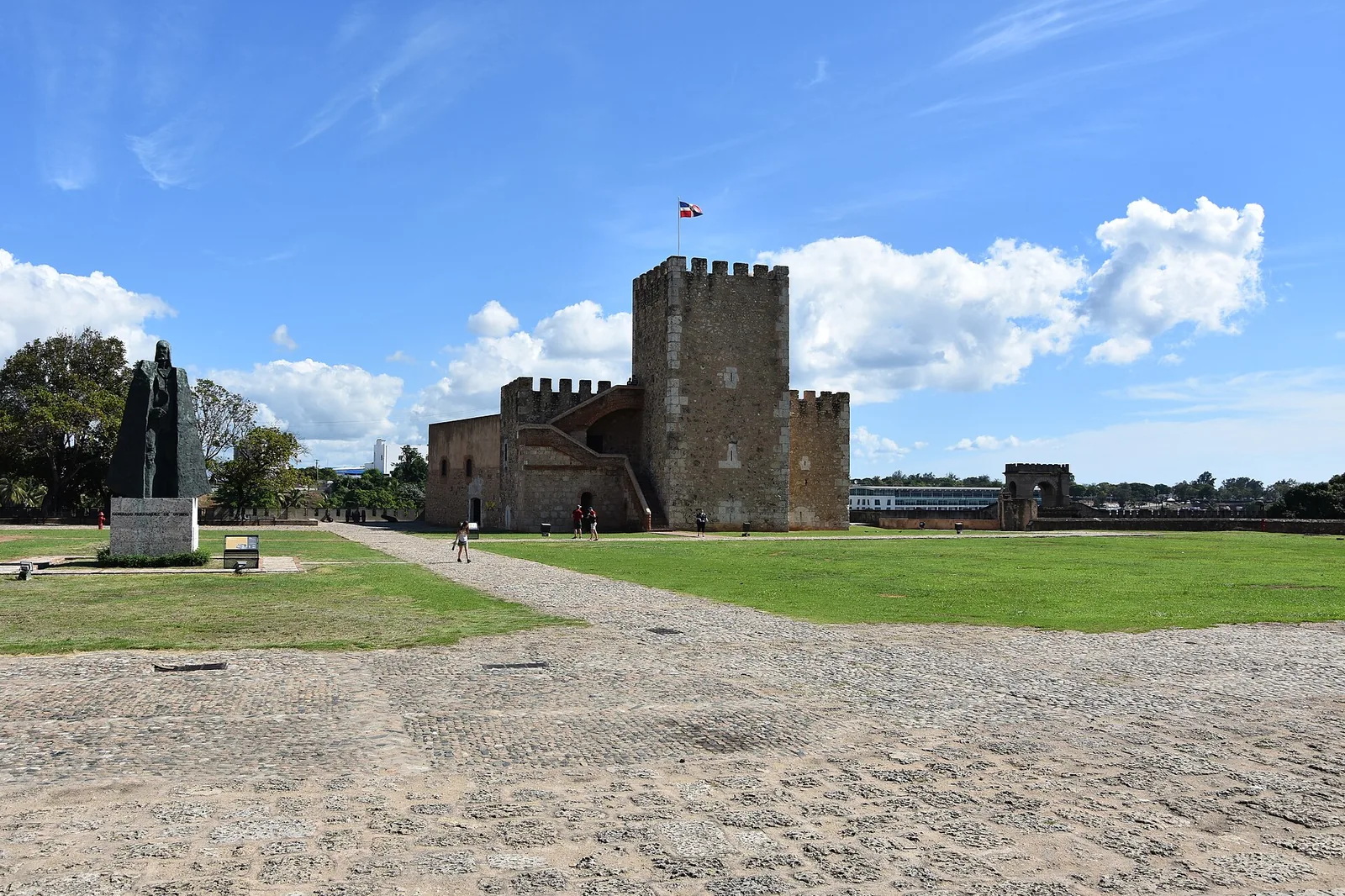 The Torre del Homenaje of the Fortaleza Ozama across its parade ground
