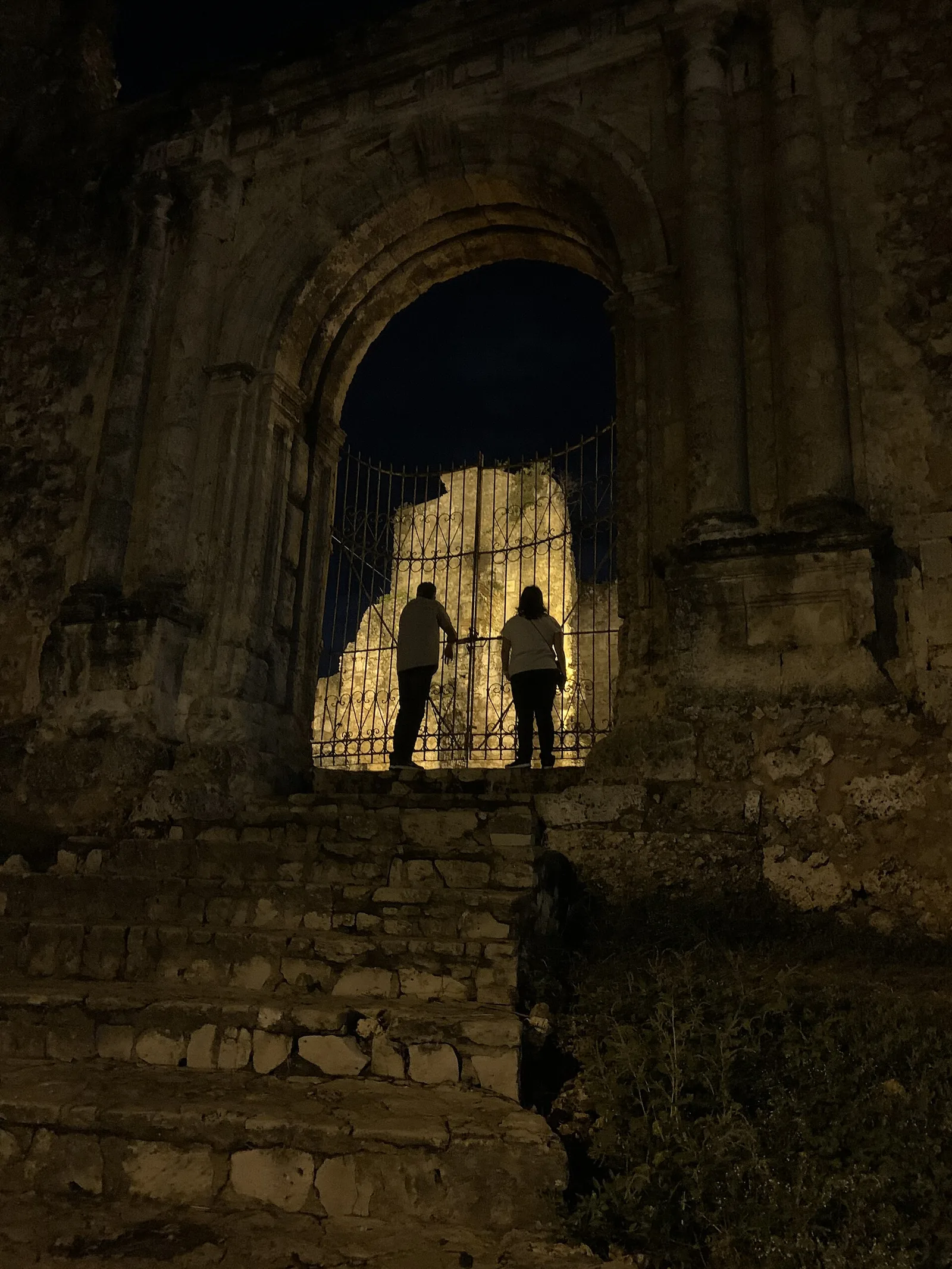 The Ruinas de San Francisco at night