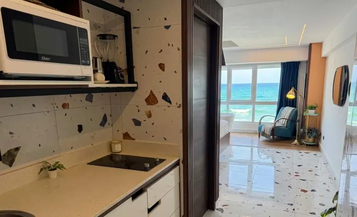 Calm ocean-view studio with a bathtub: photo 3