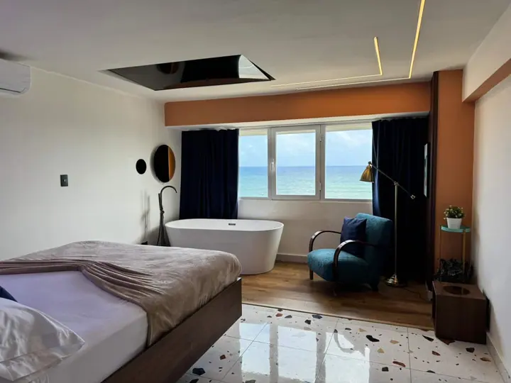 Calm ocean-view studio with a bathtub: photo 14