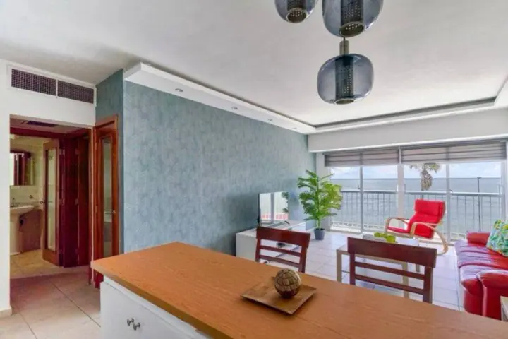 Colourful one-bedroom with an ocean view: photo 5