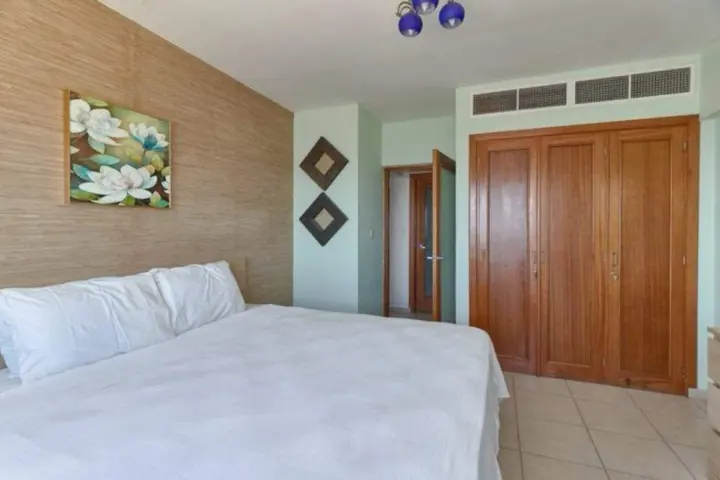 Colourful one-bedroom with an ocean view: photo 10