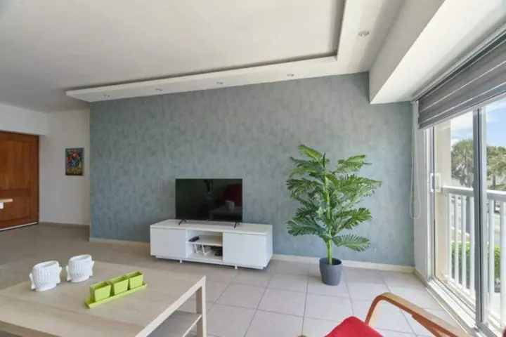 Colourful one-bedroom with an ocean view: photo 14