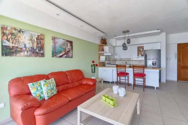 Colourful one-bedroom with an ocean view: photo 17