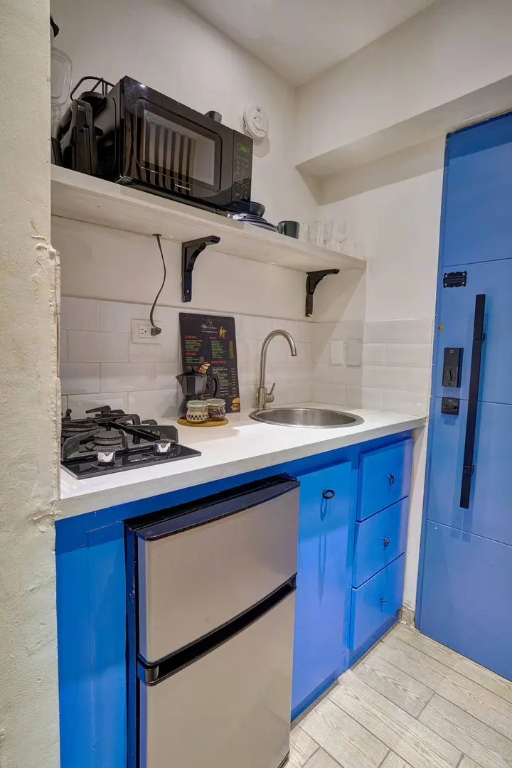 Comfortable studio with a bathtub and a sea view: photo 4