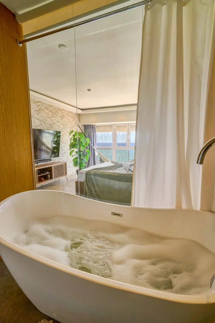 Comfortable studio with a bathtub and a sea view: photo 8