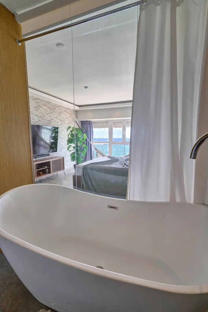 Comfortable studio with a bathtub and a sea view: photo 9
