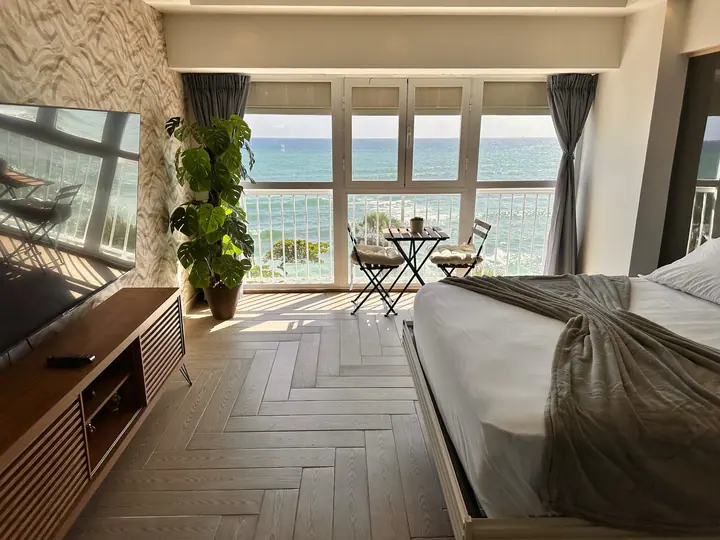 Comfortable studio with a bathtub and a sea view: photo 10