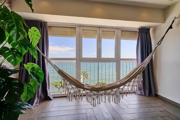 Comfortable studio with a bathtub and a sea view: photo 18