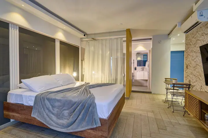 Comfortable studio with a bathtub and a sea view: photo 26