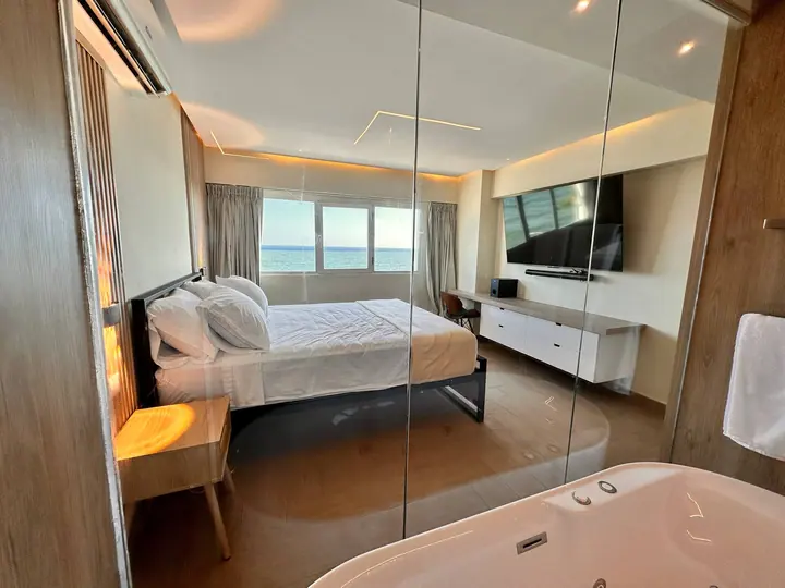 Cosy ocean-view suite with a hot tub: photo 3