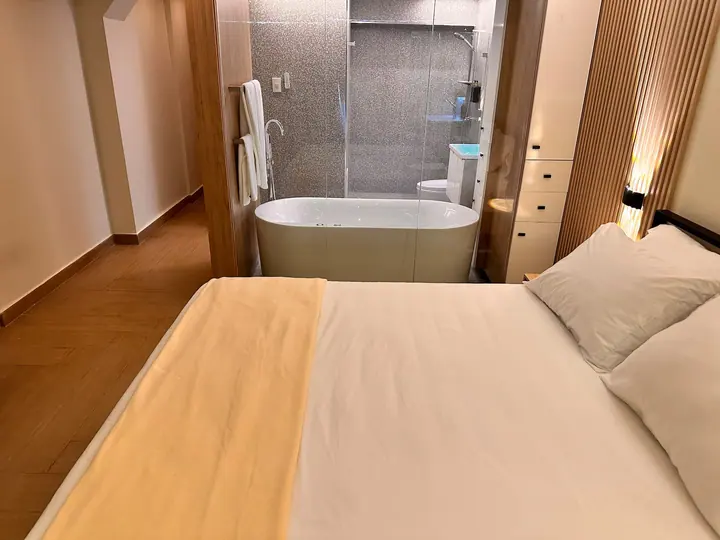 Cosy ocean-view suite with a hot tub: photo 5