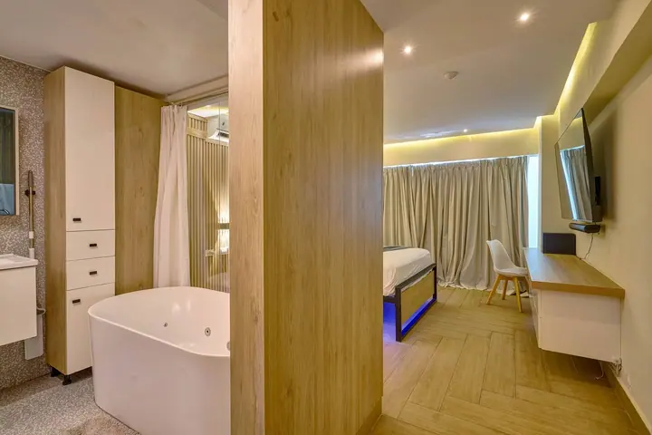 Cosy ocean-view suite with a hot tub: photo 19