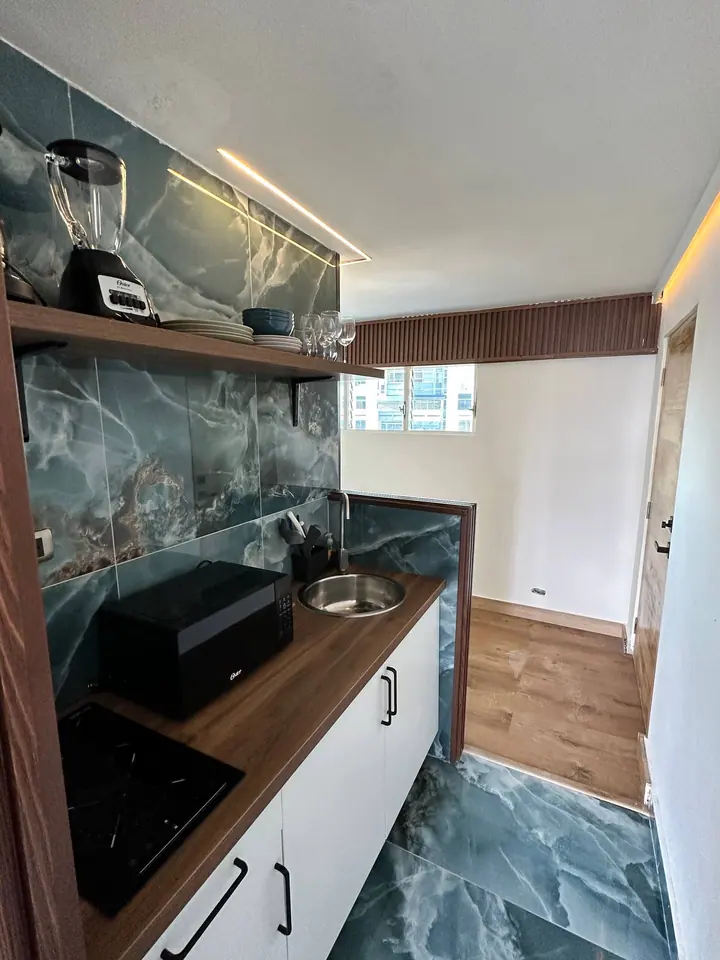Design studio with a bathtub and an ocean view: photo 5