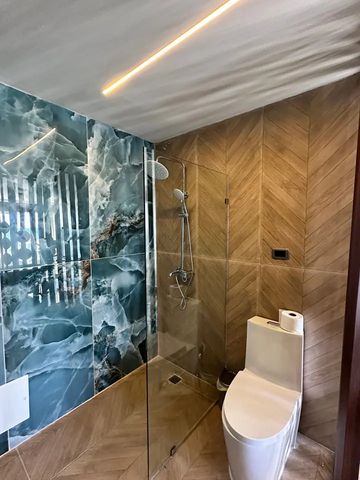 Design studio with a bathtub and an ocean view: photo 12