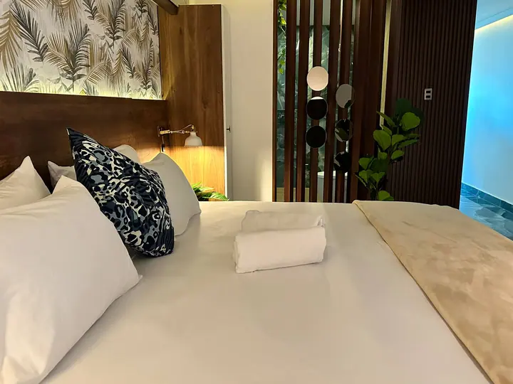 Design studio with a bathtub and an ocean view: photo 14