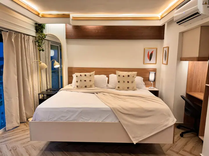 Elegant ocean-view studio with a bathtub: photo 10