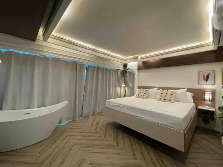 Elegant ocean-view studio with a bathtub: photo 18