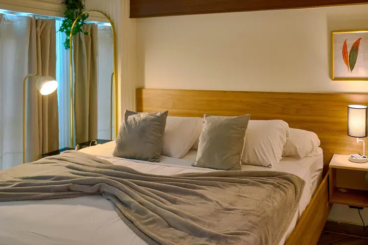 Elegant ocean-view studio with a bathtub: photo 25
