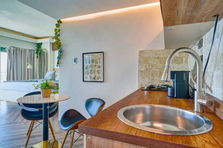 Elegant ocean-view studio with a bathtub: photo 33