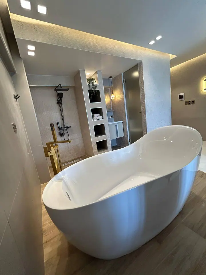 Elegant studio with a bathtub facing the sea: photo 4