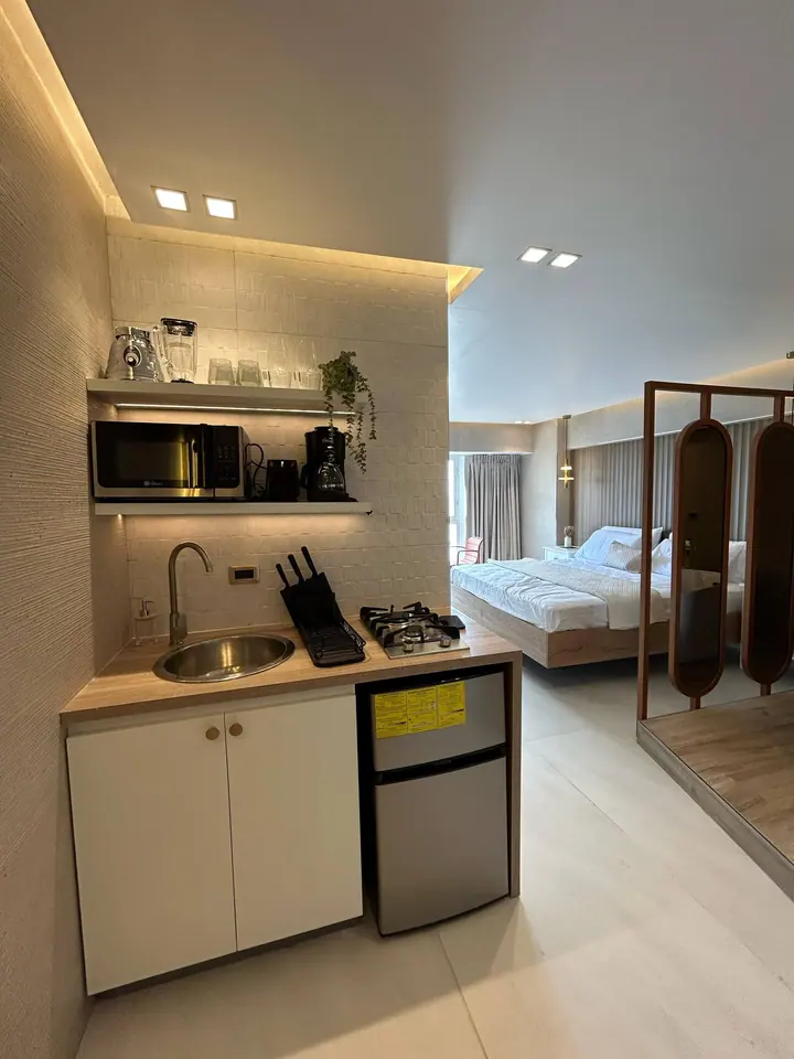 Elegant studio with a bathtub facing the sea: photo 5