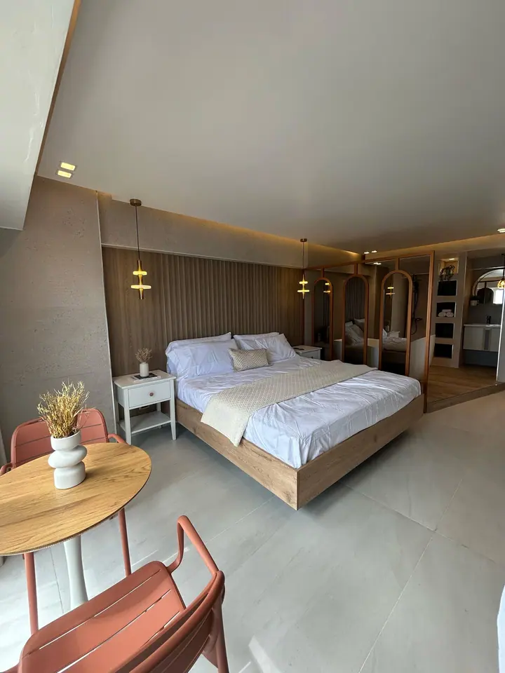 Elegant studio with a bathtub facing the sea: photo 7