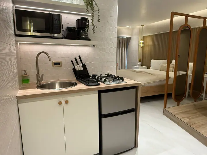 Elegant studio with a bathtub facing the sea: photo 10