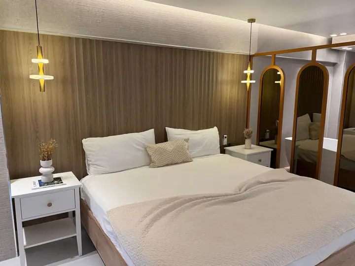 Elegant studio with a bathtub facing the sea: photo 12