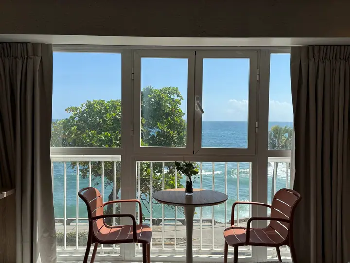 Elegant studio with a bathtub facing the sea: photo 16