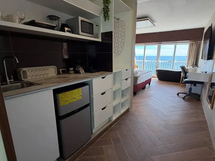 Elegant studio with a sea view: photo 5