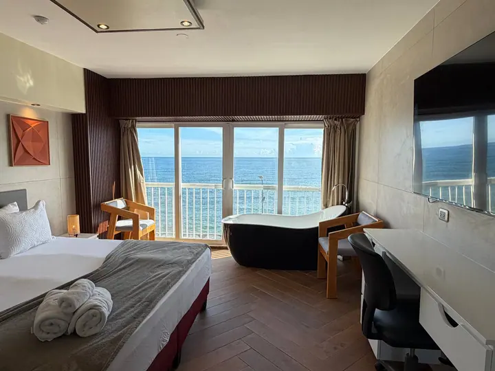 Elegant studio with a sea view: photo 9