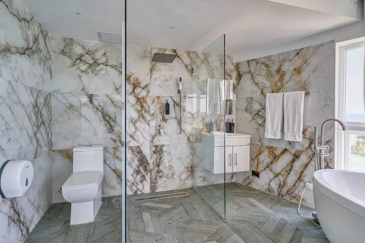 Loft with a bathtub and an ocean view: photo 13