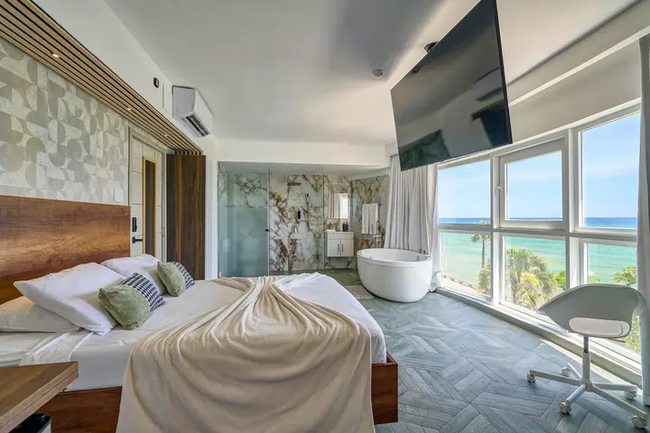 Loft with a bathtub and an ocean view: photo 14