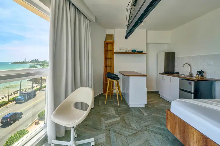 Loft with a bathtub and an ocean view: photo 16