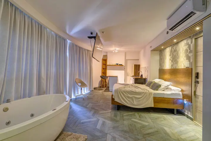 Loft with a bathtub and an ocean view: photo 21