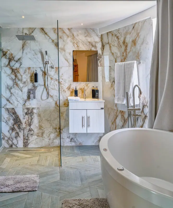 Loft with a bathtub and an ocean view: photo 25