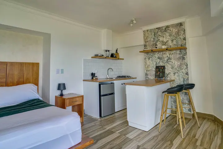 Loft with a freestanding tub and an ocean view: photo 9