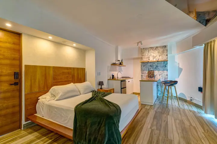 Loft with a freestanding tub and an ocean view: photo 13