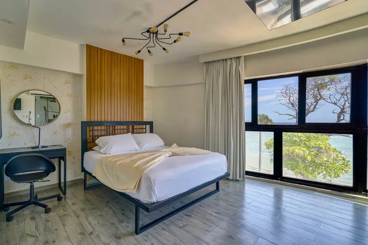 Minimalist ocean-view loft with a tub: photo 22