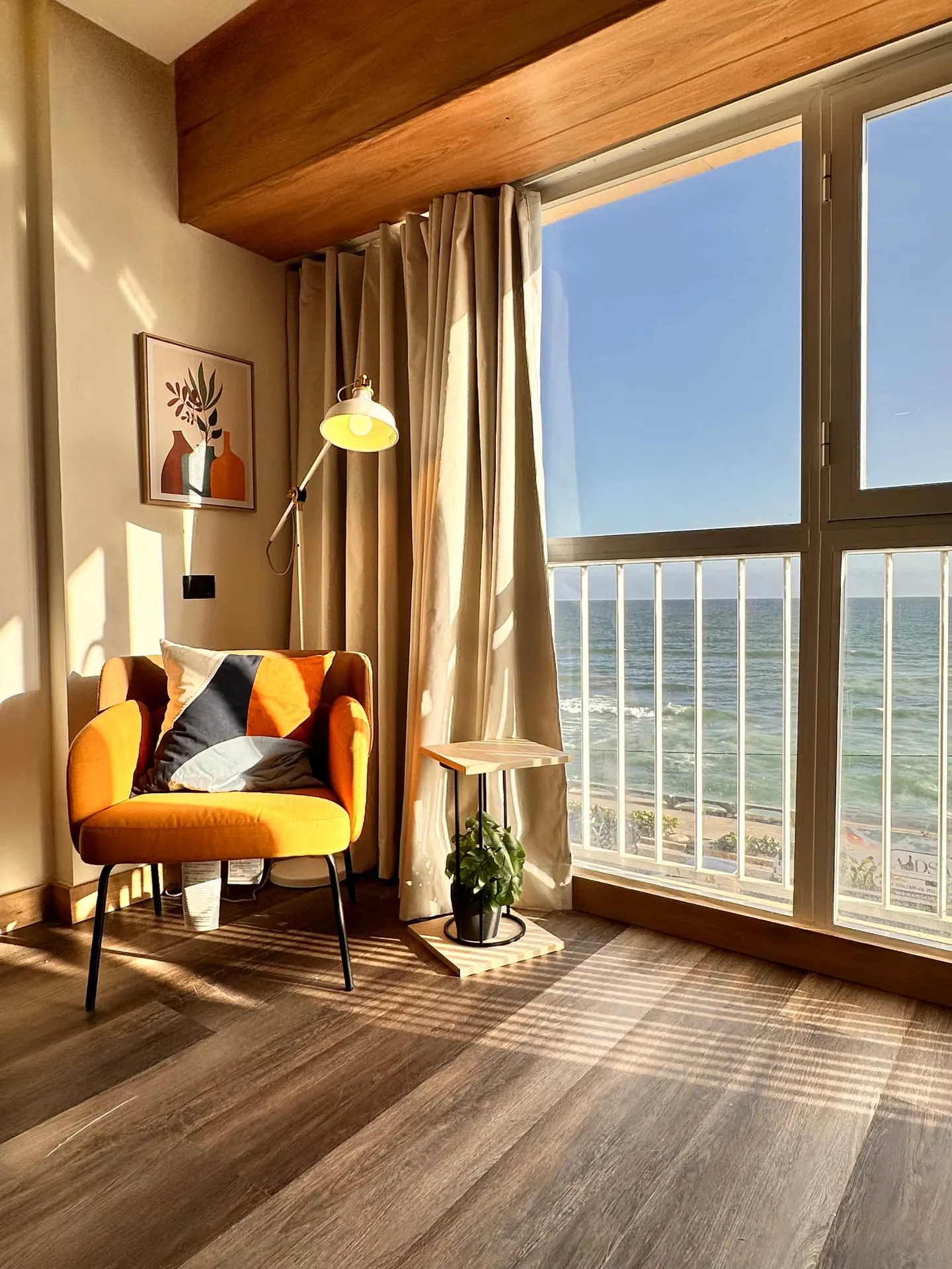 Modern ocean-view studio: main photo
