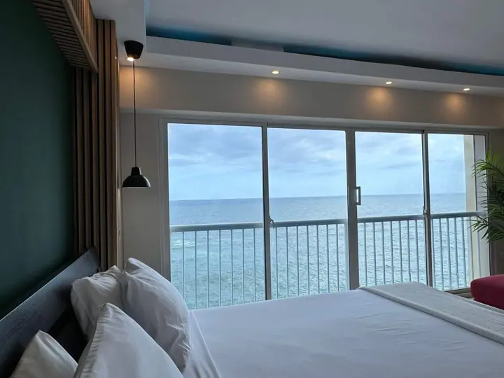 Ocean-front studio with a jacuzzi: photo 9