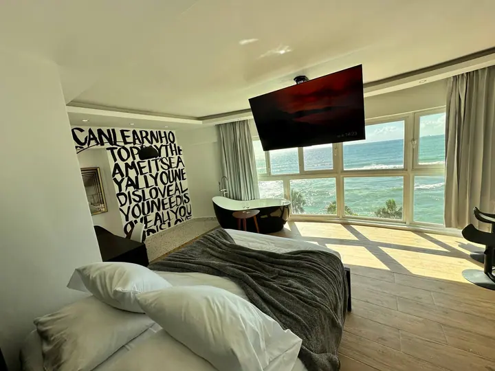 Ocean-view loft with a hot tub: photo 4
