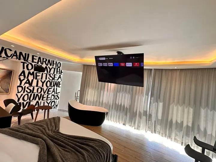 Ocean-view loft with a hot tub: photo 8