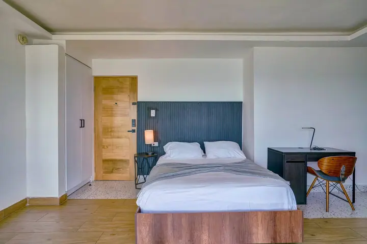 Ocean-view loft with a hot tub: photo 15
