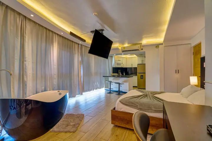 Ocean-view loft with a hot tub: photo 18