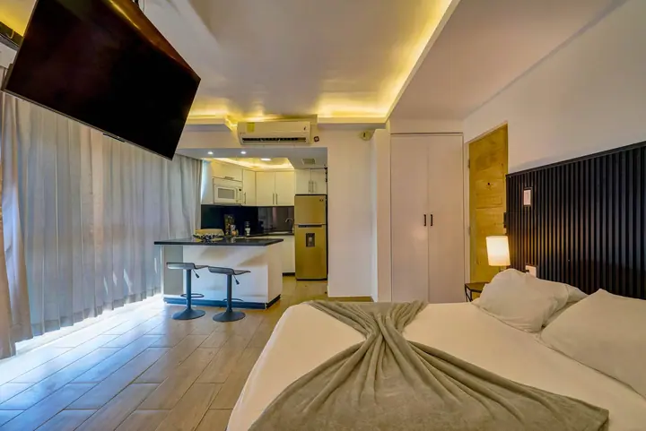 Ocean-view loft with a hot tub: photo 19