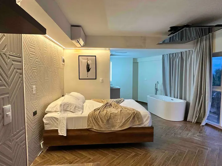 Ocean-view loft with a jacuzzi: photo 11