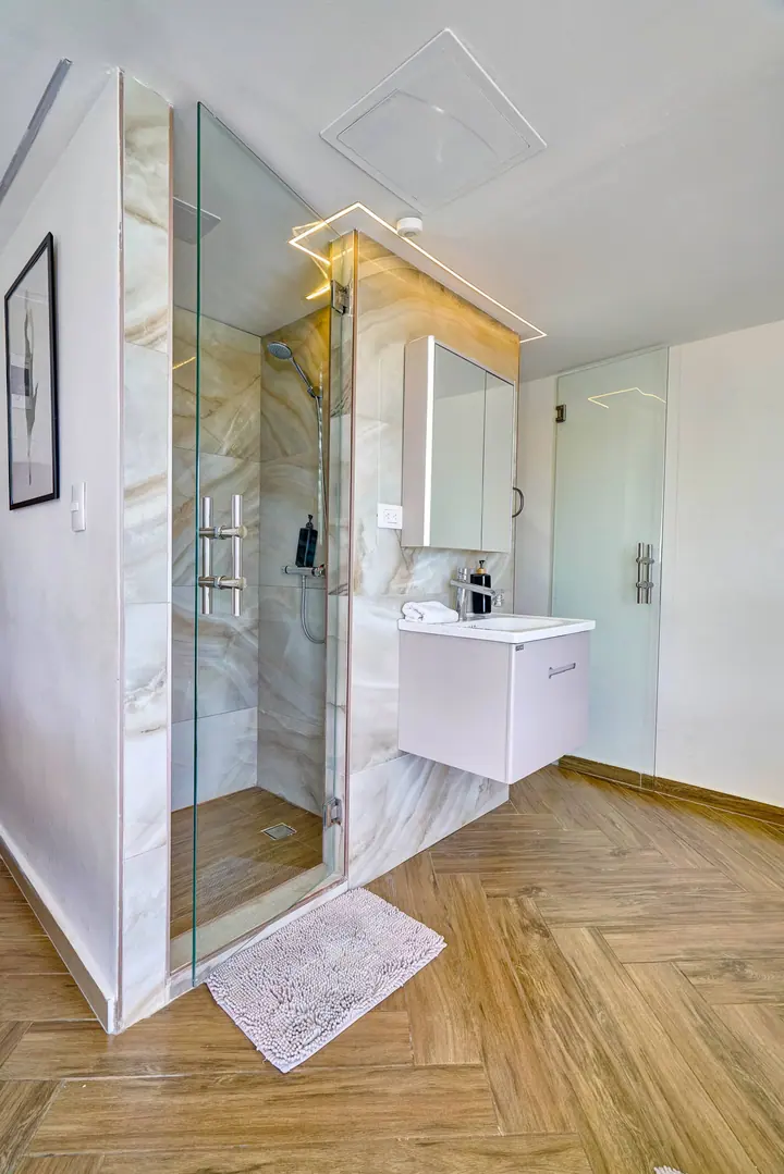 Ocean-view loft with a jacuzzi: photo 18