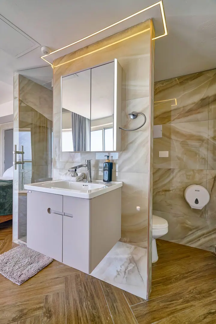 Ocean-view loft with a jacuzzi: photo 20